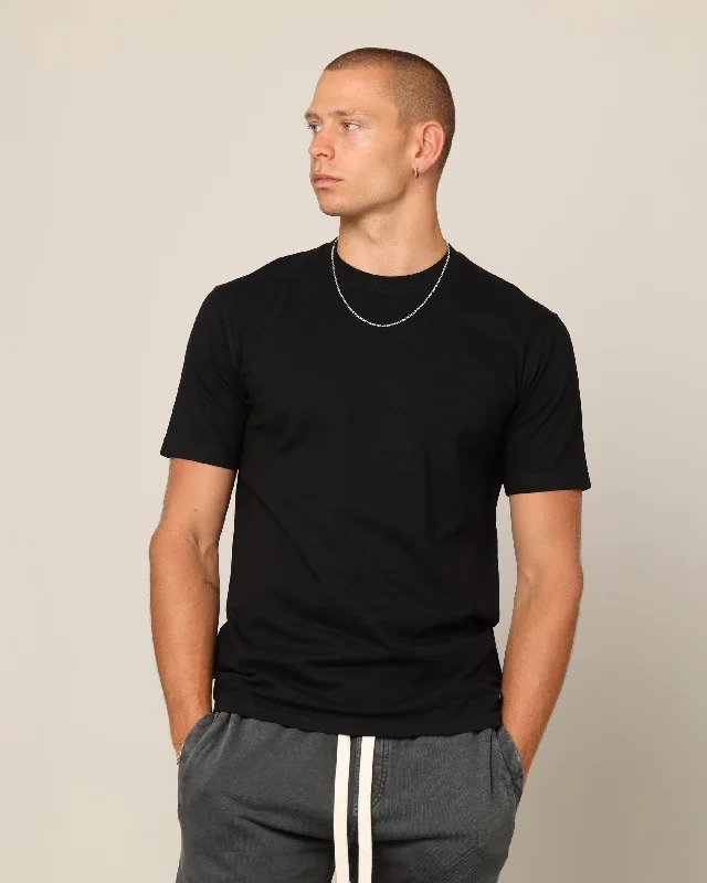 Carré Blanc Form T-Shirt Black -- Basic T-Shirt Crew Neck Short Sleeve