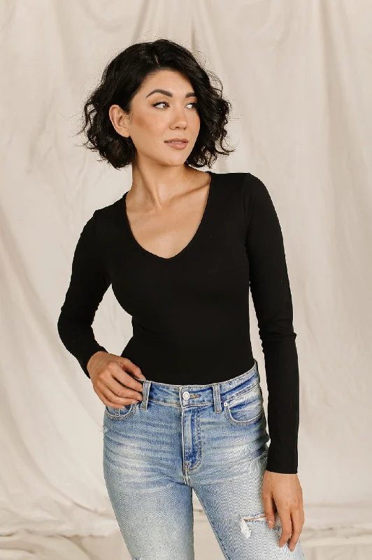 Ampersand Bodysuit Long Sleeve V-Neck Top, Black Trendy Bodysuit with Sleeves