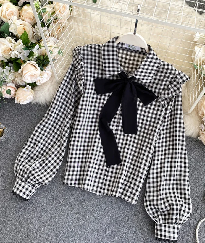 Cute black plaid top  372